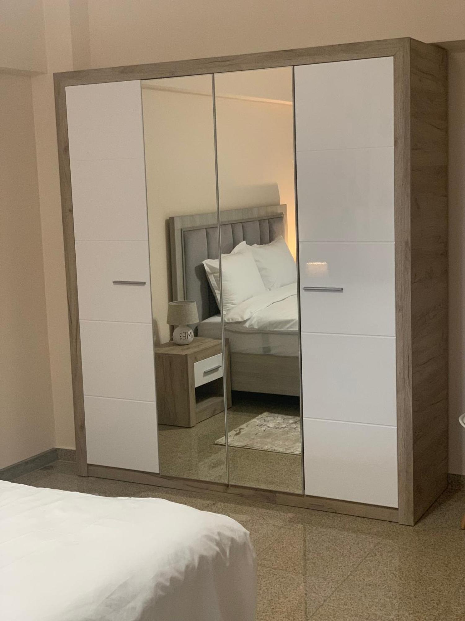Minerva Ultracentral Apartment ไกรโอวา ภายนอก รูปภาพ