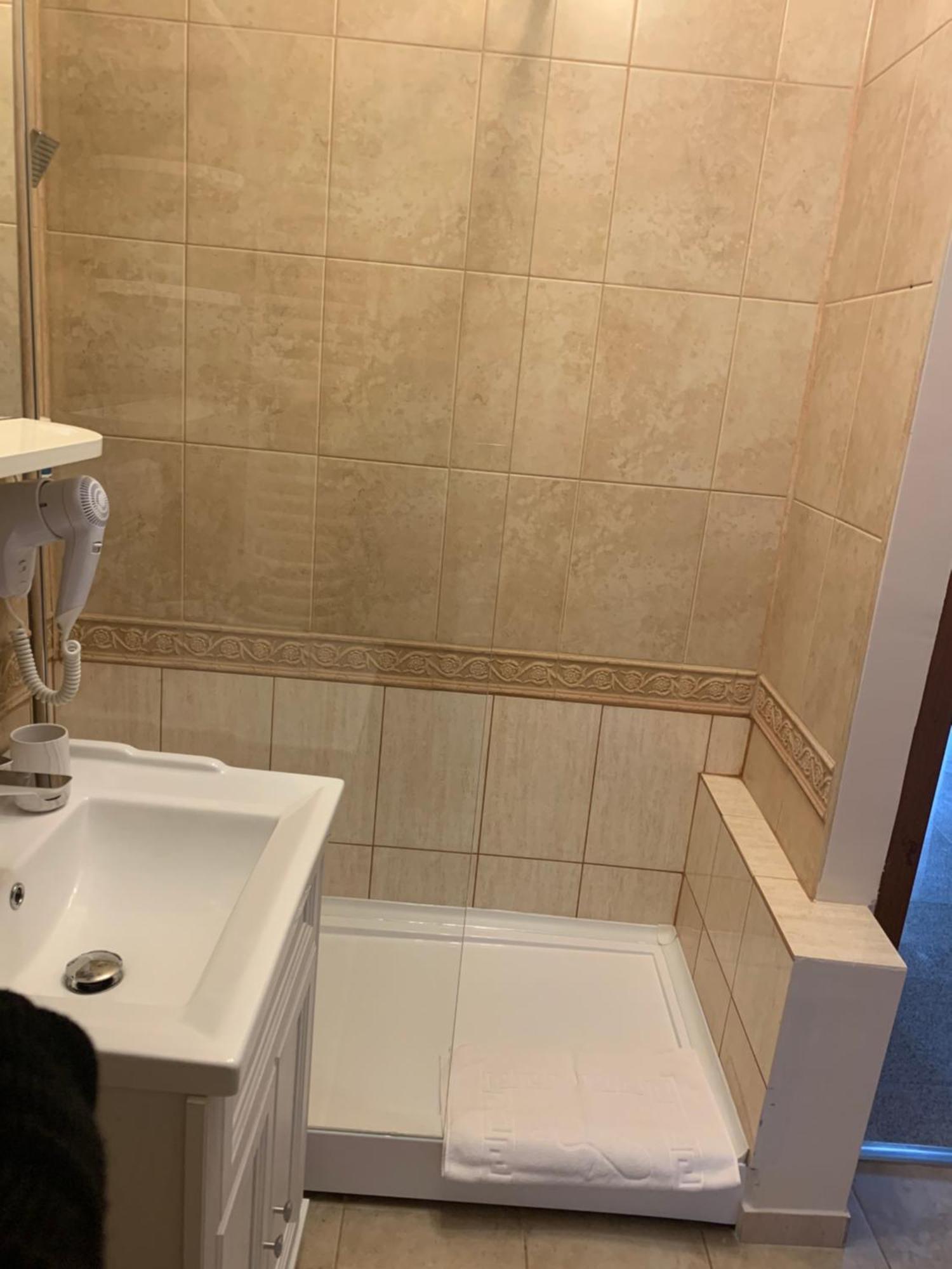 Minerva Ultracentral Apartment ไกรโอวา ภายนอก รูปภาพ