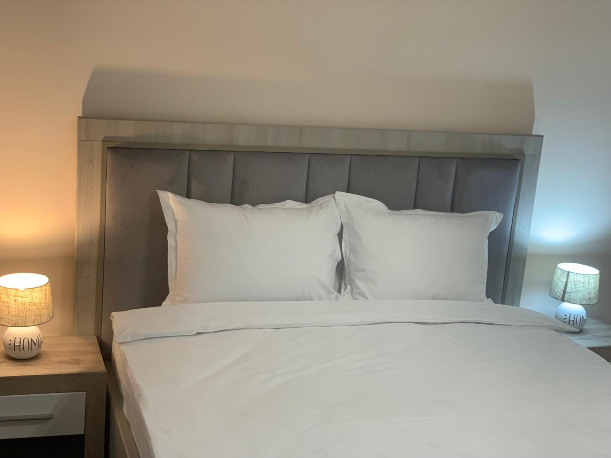 Minerva Ultracentral Apartment ไกรโอวา ภายนอก รูปภาพ
