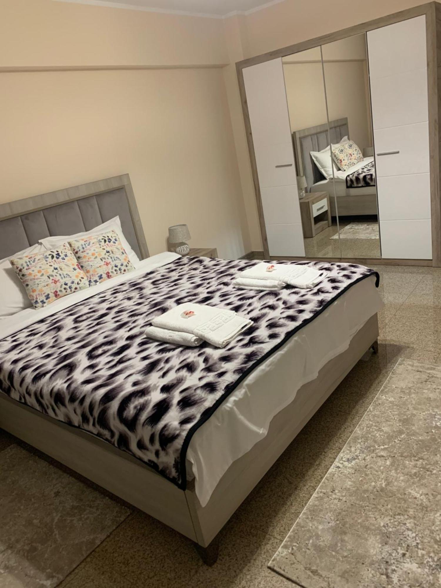 Minerva Ultracentral Apartment ไกรโอวา ภายนอก รูปภาพ